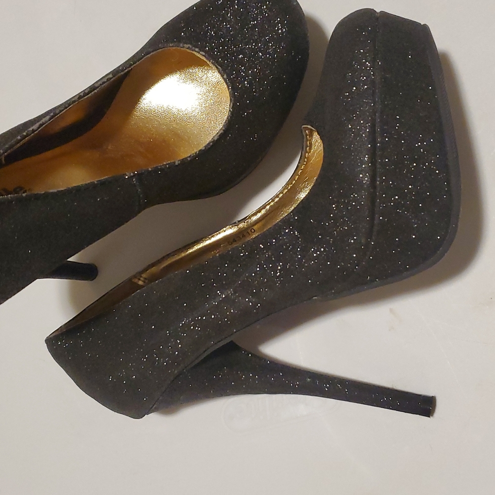 Shoes - Picture 2 of 3